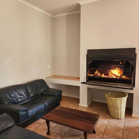 Karoo Leeu Self Catering Villa Oudtshoorn Exteriör bild